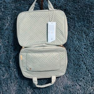 Bagsmart hanging toiletry bag. NWT